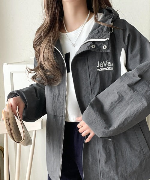 《JaVaジャバコラボ》軽やかに魅せる、スポーティモード。サイド配色切替ナイロン100％パーカー jv1265037