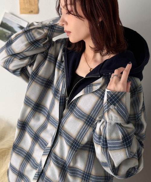 トレンド感たっぷり、ゆったりとしたシルエットで大人の抜け感を演出。微起毛オーバーサイズチェックシャツ ce1010567