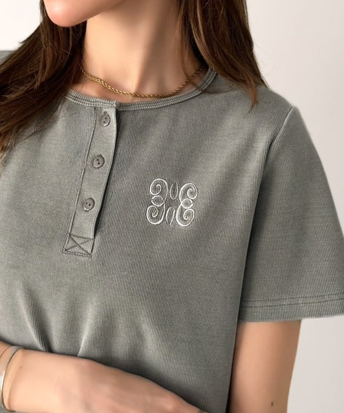 【mily bilet】シンプルを可愛く、今っぽく♪ロゴ刺繍ヘンリーネッククロップドテレコリブ半袖カットソー（ショート丈） mi0789014