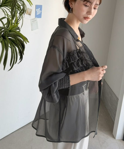 ギャザー＆胸元フリルが大人可愛い。3段フリルドッキング楊柳シアーブラウス（長袖） ce1010618