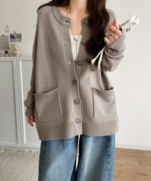 絶妙なすっきりシルエットで、華奢感がかなう。エポレットスリーブボーダーニットカーディガン ce1020300