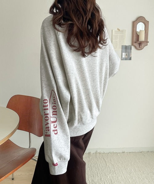 《Javaジャバコラボ》抜け感纏い、センスで遊ぶ。ロゴ袖刺繍＆グラフィック裏起毛プルオーバー jv1050328