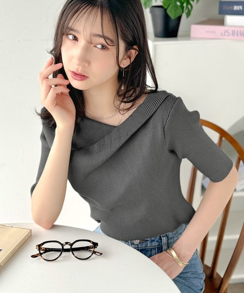 1枚で雰囲気美人。暑い日も、やっぱり上品でいたい。5分袖ドレープニット（半袖） ce1260474