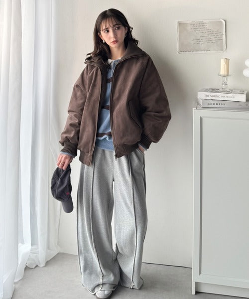 《JaVaジャバコラボ》甘辛バランスで“大人可愛い”を格上げ。リブタートル オーバーサイズスウェードブルゾン jv1240099