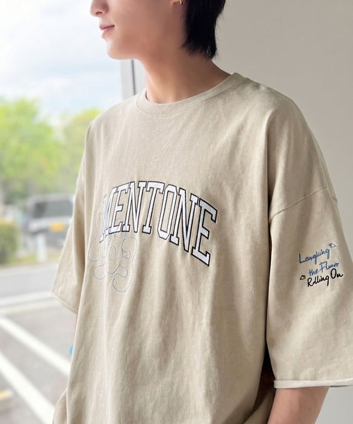 《JaVaジャバコラボ》【吸水速乾機能付き】Tシャツ派にこそ試してほしい！さらっと夏場も快適なカレッジロゴ 飛び刺繍 ミニ裏毛Tシャツ jo1150097