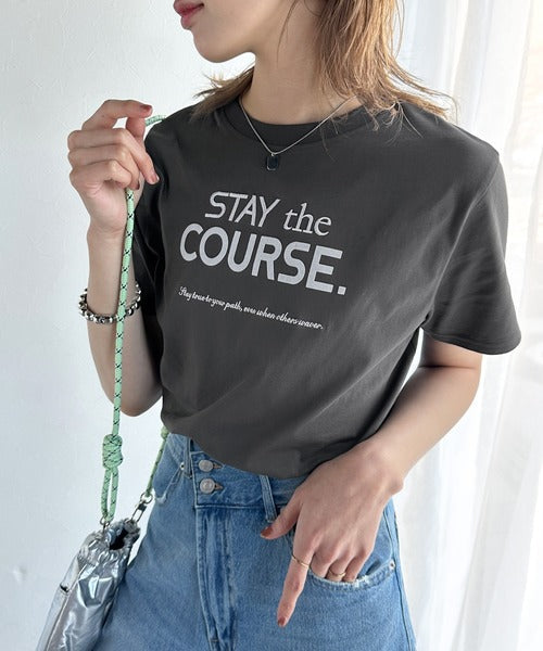 【sustaina+】シンプルなのに格上げ感抜群。オーガニックコットン100%前後2wayロゴ刺繍＆フロッキーTシャツ(半袖) ce1260399