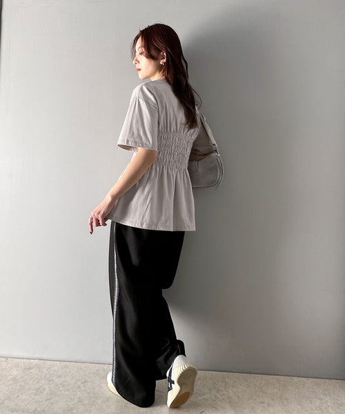 ふわっと広がるAラインで魅せる。シャーリングデザインTシャツ（半袖） ce1050298