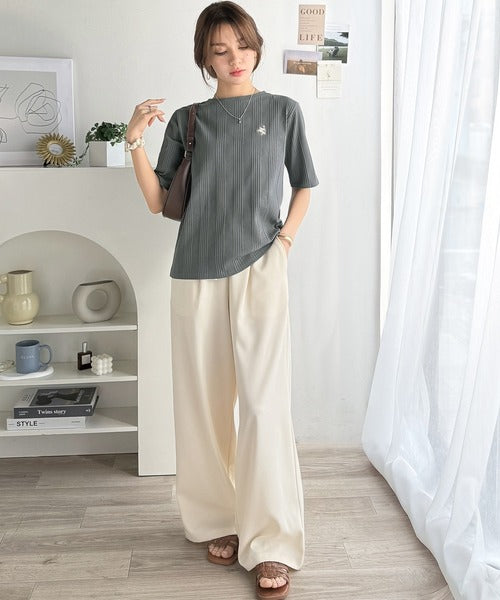 品よく、すっと、毎日に馴染む。オーガニックコットンランダムリブ胸元刺繍Tシャツ（半袖） ce1260538