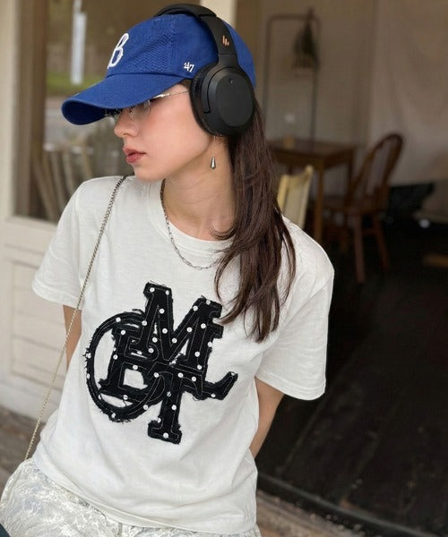 【mily bilet】遊び心を忍ばせておしゃれを一新。デニムフリンジワッペン使いTシャツ mi1329037