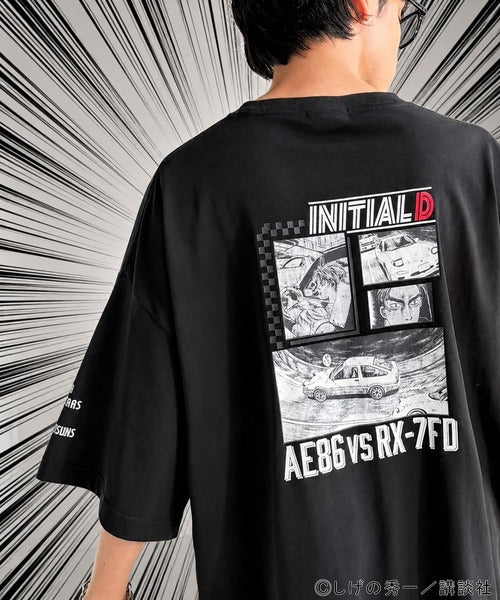 《頭文字D × JaVaコラボ》藤原拓海 vs 高橋兄弟 秋名バトルシーン グラフィック 半袖Tシャツ 【接触冷感・UVカット機能付き素材】 jo1150092
