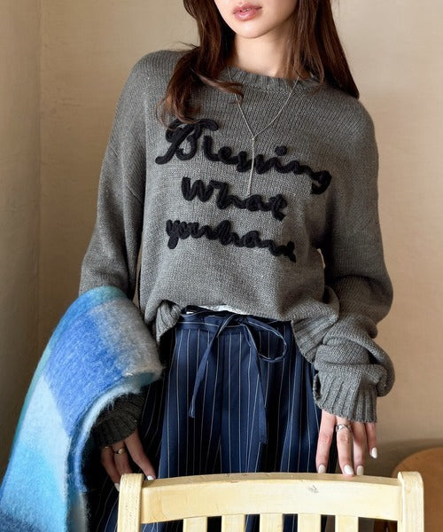 【mily bilet】デイリースタイルを華やかに彩る。コード刺繍ネップニットプルオーバー mi1359018