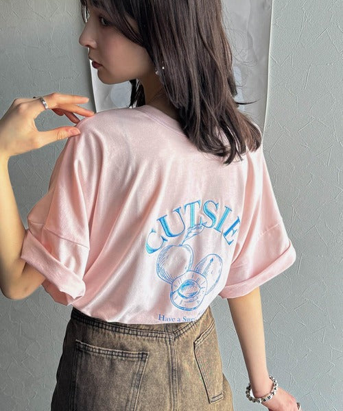 毎日のスタイルを楽しく彩る。前後2way裾ドロストフルーツグラフィックTシャツ ce1050269
