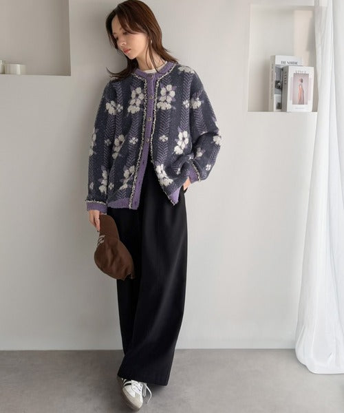 一枚で、レトロ可愛いの全部盛り。花柄ジャガード×ゴールドボタン フリンジニットカーディガン(長袖） ce1020398