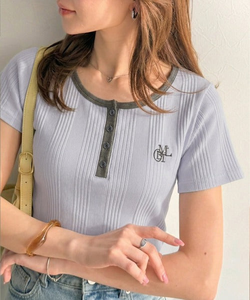 【mily bilet】洗練配色でクラスアップ。オーガニックコットンランダムテレコロゴ刺繍ヘンリーネックトップス mi1269014