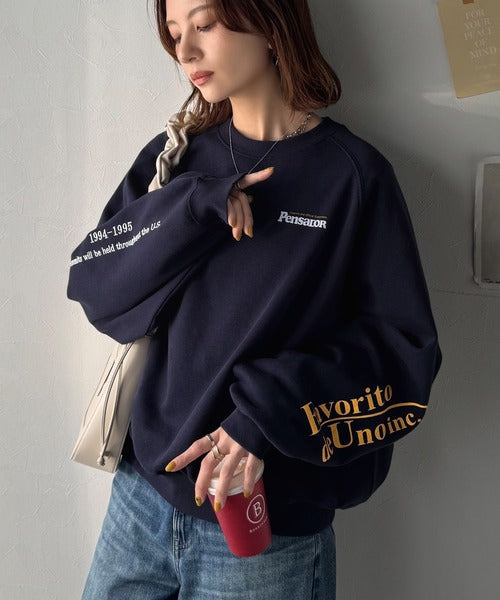 《Javaジャバコラボ》抜け感纏い、センスで遊ぶ。ロゴ袖刺繍＆グラフィック裏起毛プルオーバー jv1050328