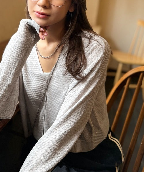 【mily bilet】抜け感とキラ感、どっちも欲張るのが正解◎箔プリントメッシュショート丈Vネックカーディガン(長袖) mi1259016