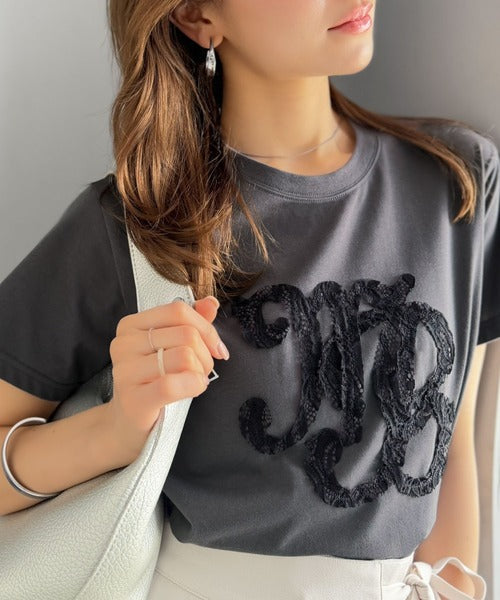 【mily bilet】1枚でサマになる。レースの透け感と光沢が魅力のレースワッペンTシャツ（半袖） mi1029185