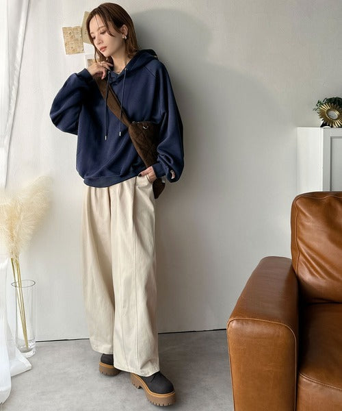 《JaVaジャバコラボ》デイリーもお出かけも、ゆるっと可愛く決まる♪バック刺繍裏起毛パーカー(長袖) jv1330044
