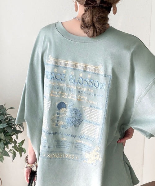 《JaVaジャバコラボ》着るだけで主役級。前後2way刺繍グラフィックオーバーサイズTシャツ jv1260547