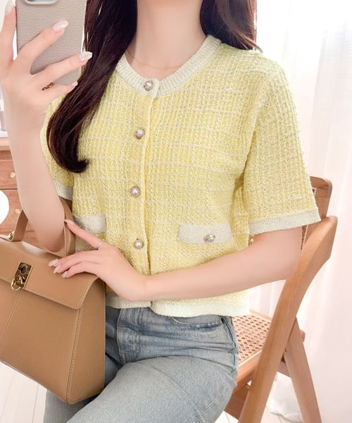 【mily bilet】さりげない華やぎで品よく可愛い♪パール釦ツイード編みロゴプレート付ニットカーディガン（半袖） mi1359057