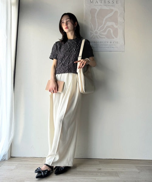 華やかな高級感を演出する。カットジャガード短丈Tシャツ（半袖） ce1050273