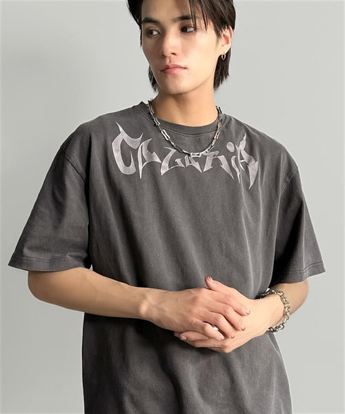 「1着でキマる。」ピグメント加工マットグラフィック柄Tシャツ / Pigment-Washed Matte Graphic T-Shirt co1150028