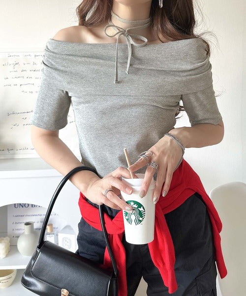 視線を奪う、美デコルテ。華奢見えを叶える、絶妙ドレープが◎ タイ付き五分袖オフショルトップス ce1240086