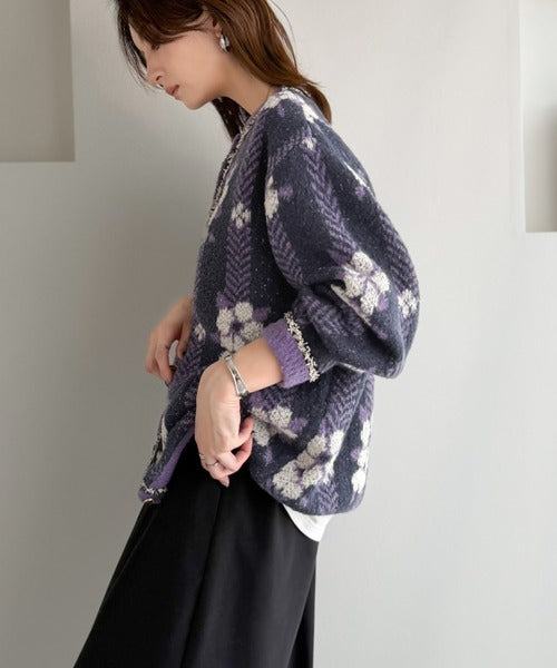 一枚で、レトロ可愛いの全部盛り。花柄ジャガード×ゴールドボタン フリンジニットカーディガン(長袖） ce1020398