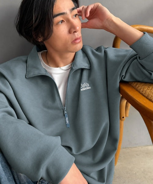 《JaVaジャバコラボ》ラクなのに、きちんと見える。胸刺繍ダンボール素材ハーフジッププルオーバー（オーバーサイズ） jo1010068