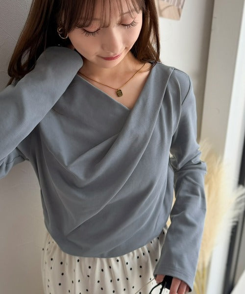 一枚で絵になる、美しい首元。綿100％シルケット素材ドレープネックデザイントップス（長袖） ce1410044