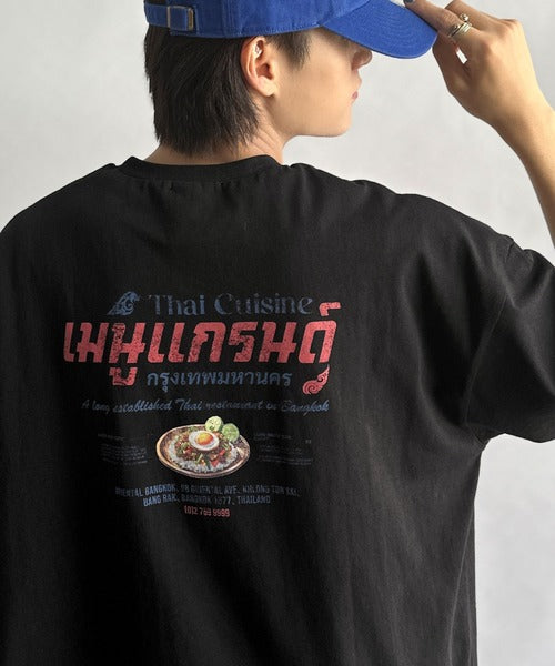 《JaVaジャバコラボ》お洒落見え確定。綿100％タイ料理メニュー風プリントルーズフィットTシャツ(オーバーサイズ) jv1029127