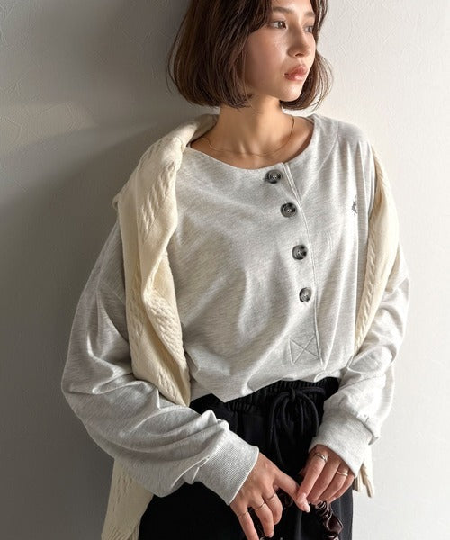 着回し力抜群♪リラックスシルエットで程よい抜け感◎胸刺繍ヘンリーネックトップス ce1020324