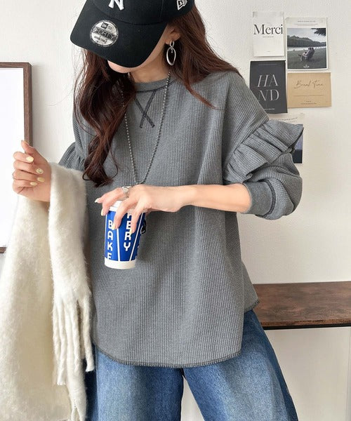 《JaVaジャバコラボ》カジュアル派さんにも推したい。袖フリルオーバーサイズ配色ステッチワッフルプルオーバー（長袖） jv1330117