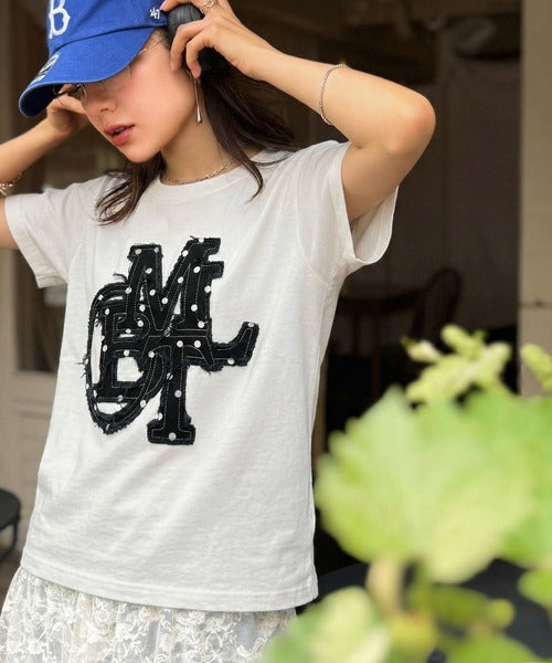 【mily bilet】遊び心を忍ばせておしゃれを一新。デニムフリンジワッペン使いTシャツ mi1329037