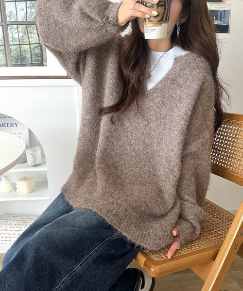 ゆったりふんわり♪シャギーで華やぐ旬顔へ。袖ボタン付きキーネックニット ce1410015