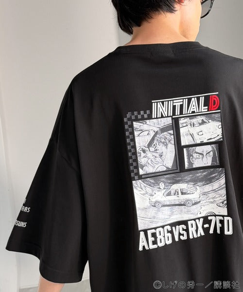 《頭文字D × JaVaコラボ》藤原拓海 vs 高橋兄弟 秋名バトルシーン グラフィック 半袖Tシャツ 【接触冷感・UVカット機能付き素材】 jo1150092