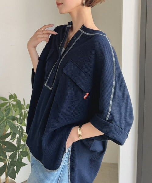 《JaVaジャバコラボ》ゆるさが、サマになる。ヘンリーネック配色ステッチワッフルトップス（半袖） jv1110191