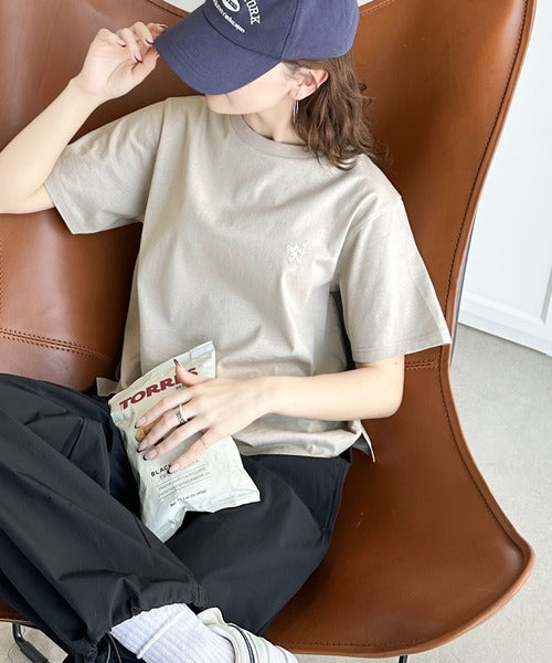 《Javaジャバコラボ》【sustaina+】大人の上級シンプル。滑らか綿100％ワンポイント刺繍Tシャツ jv1260113