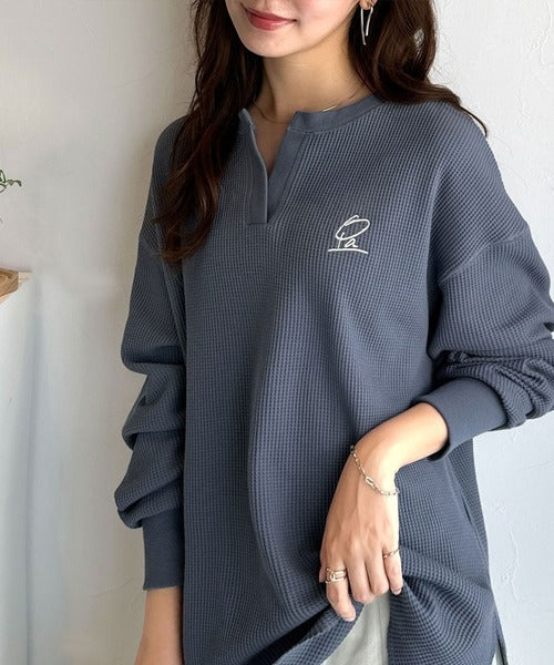 洒落感アップのこなれT。胸刺繍ワッフルオーバーサイズキーネックロンT（長袖） ce1260496