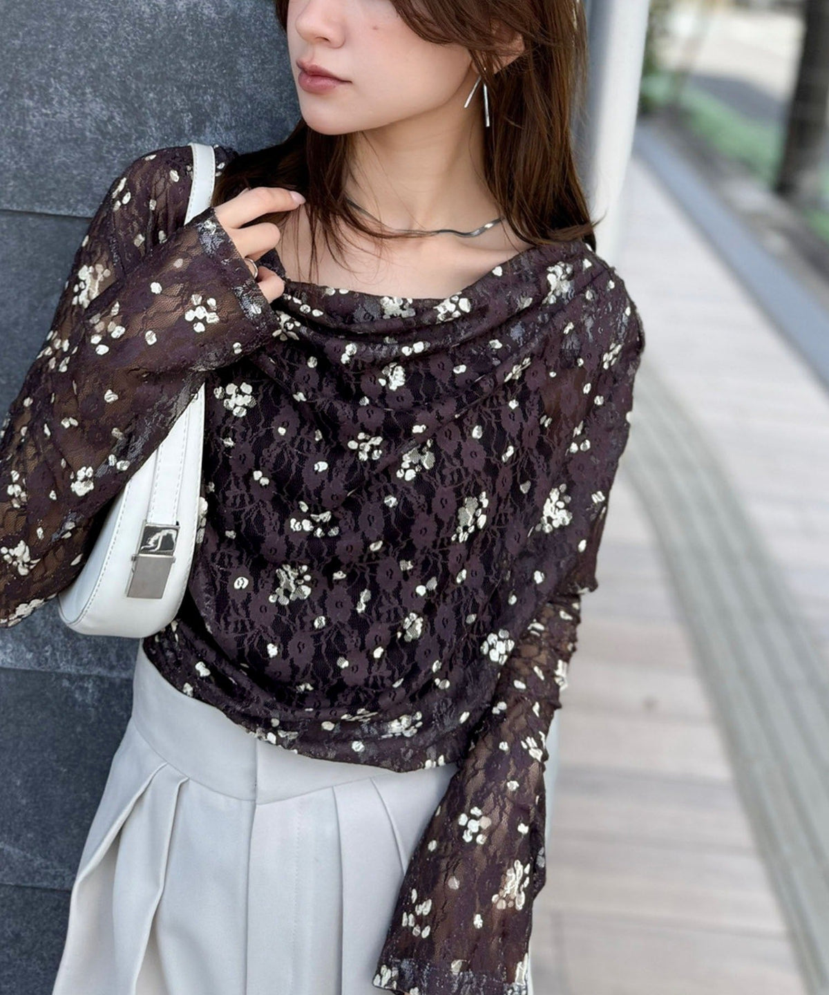 【mily bilet】甘さと上品さを叶える。着回し抜群な花柄レースフラワープリントドレープカットソー(長袖) mi1269005