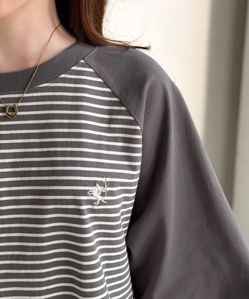 《JaVaジャバコラボ》お洒落迷子の救世主。綿100％胸刺繍ラグラン配色ボーダーTシャツ jv1260558