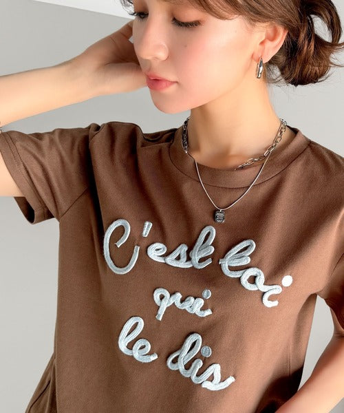 【mily bilet】着るだけでオシャレ感！ロゴプレート付きカラーフレンチコード刺繍Tシャツ(半袖) mi1329015