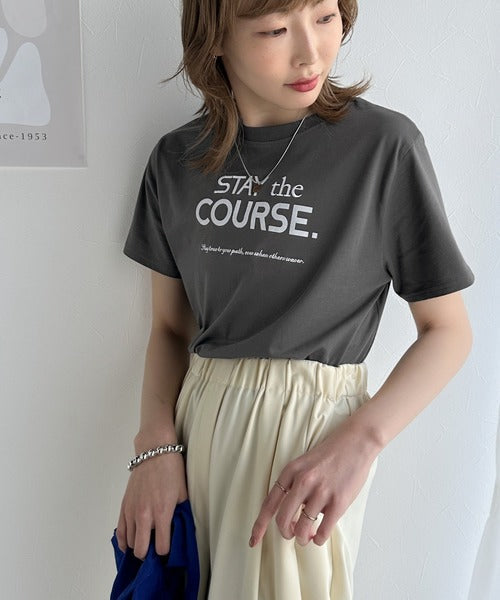 【sustaina+】シンプルなのに格上げ感抜群。オーガニックコットン100%前後2wayロゴ刺繍＆フロッキーTシャツ(半袖) ce1260399