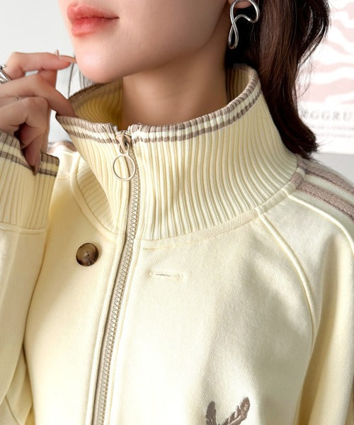 【mily bilet】配色スタンドネックがスポーティー。フロントボタン2way胸刺繍サイドレースダブルジップアップブルゾン mi1329016