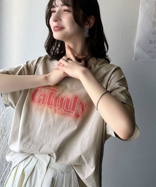 1枚で着映える。平和グラフィックスプレー風ロゴ半袖Tシャツ(オーバーサイズ） ce1050270