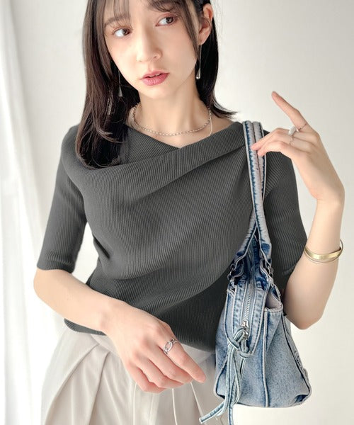 1枚で雰囲気美人。暑い日も、やっぱり上品でいたい。5分袖ドレープニット（半袖） ce1260474