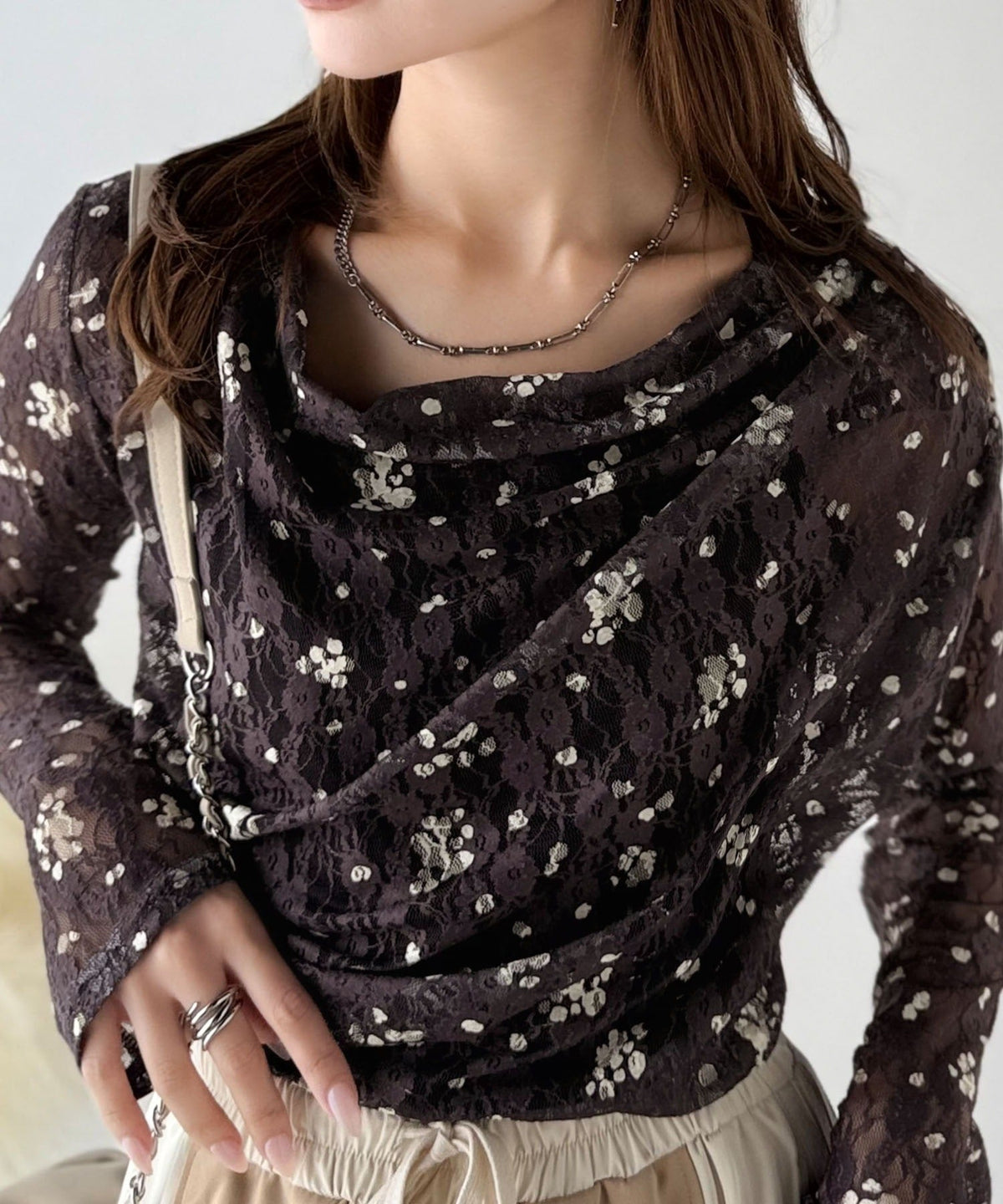 【mily bilet】甘さと上品さを叶える。着回し抜群な花柄レースフラワープリントドレープカットソー(長袖) mi1269005