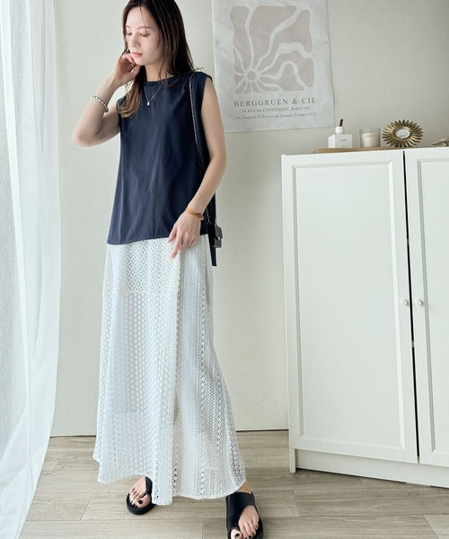 春夏コーデの主役！シルケット胸元刺繍サイド裾スリット入りノースリーブカットソー ce1020199