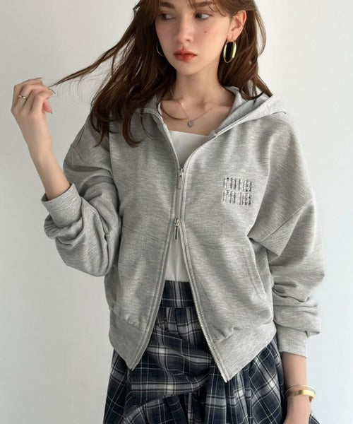 【mily bilet】1枚は持っておきたい！垢抜け必至。胸元ワッペン付きダブルジップパーカー（長袖） mi1329090