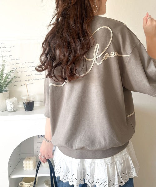 立体感のある刺繍がトレンドムード。paeanバック ウェーブコード刺繍 BIG刺繍 オーバーサイズ スウェット トップス ce1260418